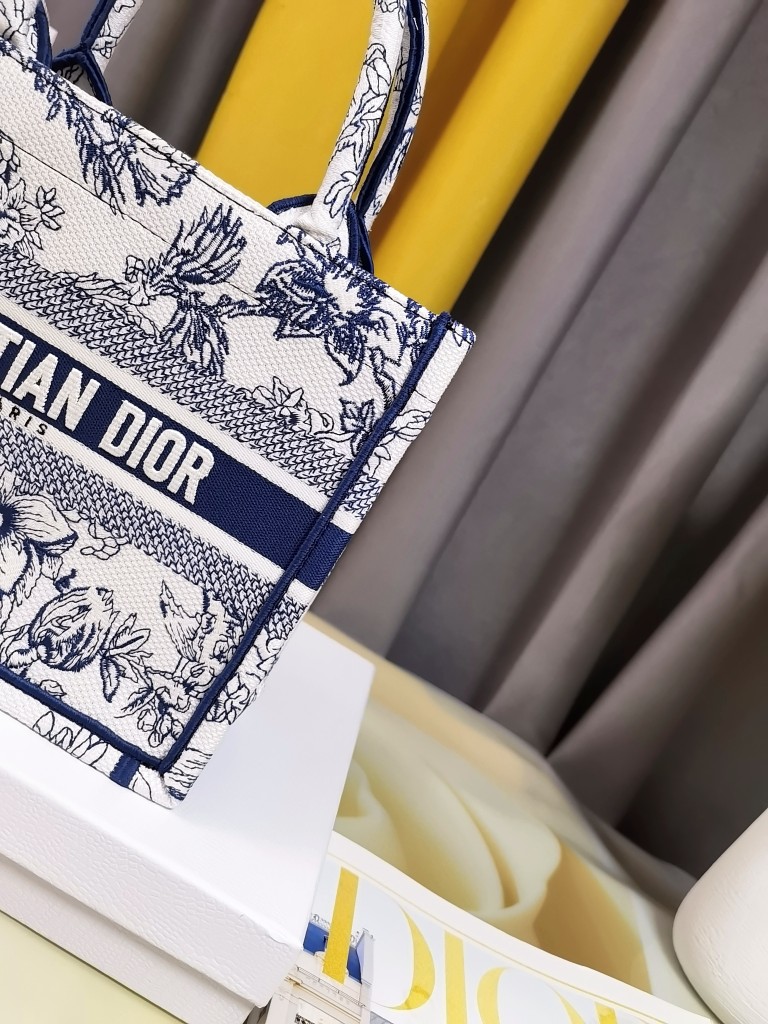 Christian Dior Shopping Bags